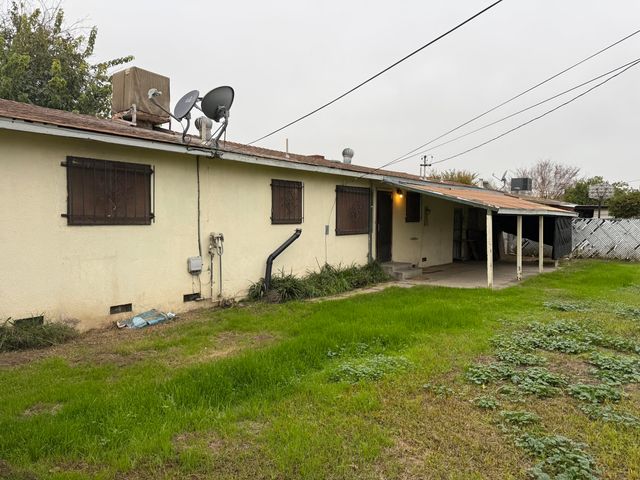 474 W Montgomery Avenue, Porterville, CA 93257