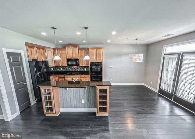 2574 EASTBOURNE DR, Woodbridge, VA 22191