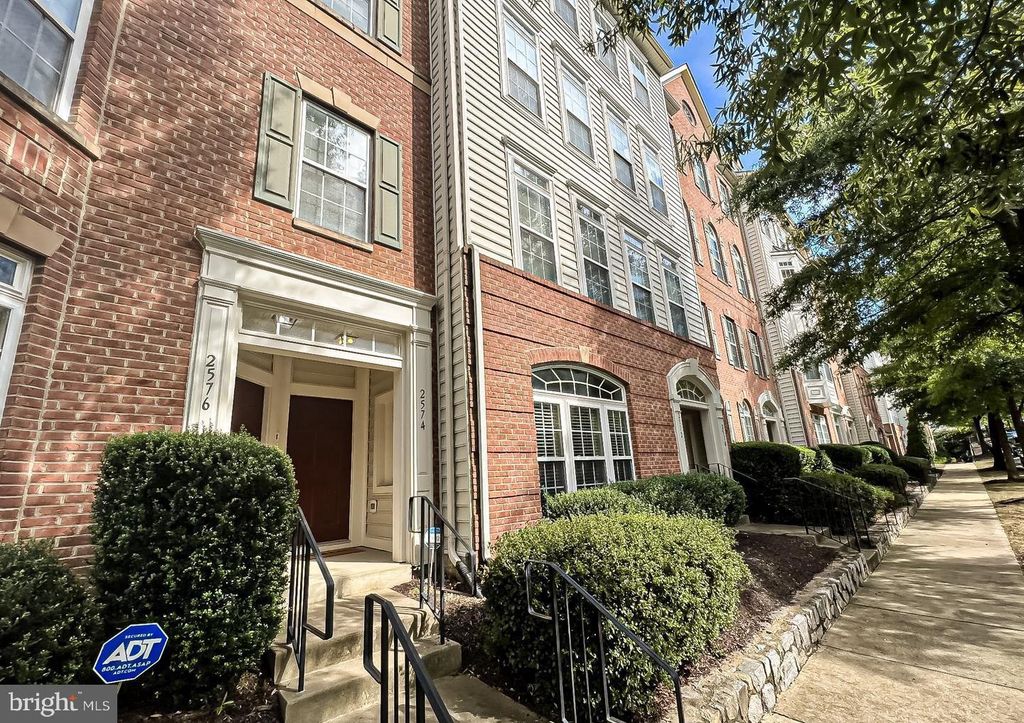 2574 EASTBOURNE DR, Woodbridge, VA 22191