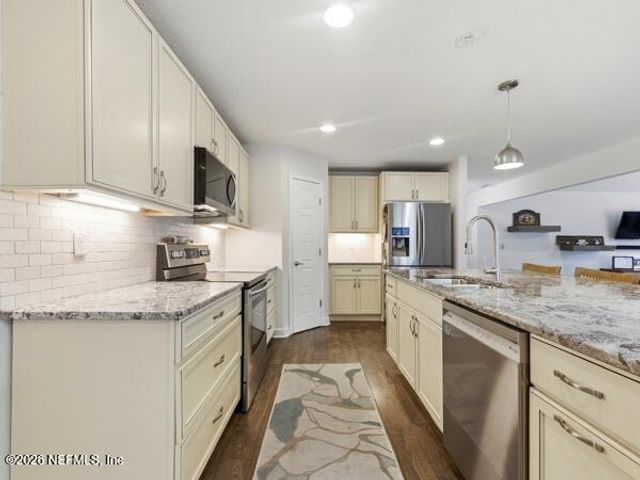 17 OAKS Drive, Jacksonville Beach, FL 32250