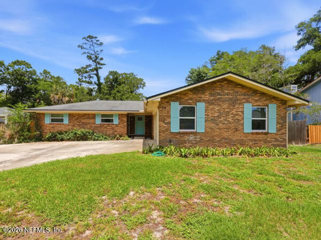 17 OAKS Drive, Jacksonville Beach, FL 32250