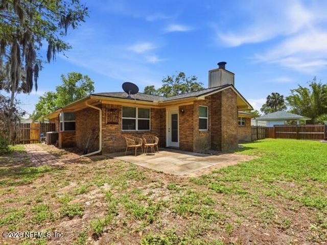 17 OAKS Drive, Jacksonville Beach, FL 32250