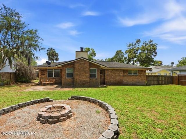 17 OAKS Drive, Jacksonville Beach, FL 32250