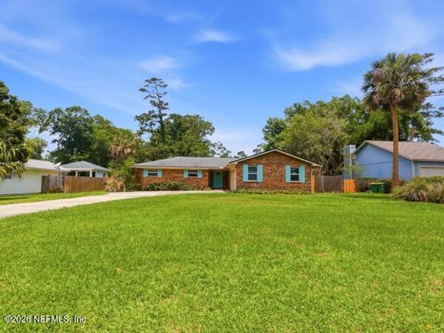 17 OAKS Drive, Jacksonville Beach, FL 32250