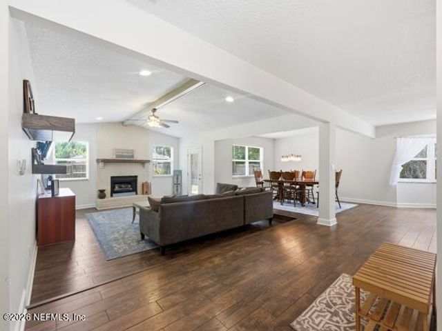 17 OAKS Drive, Jacksonville Beach, FL 32250