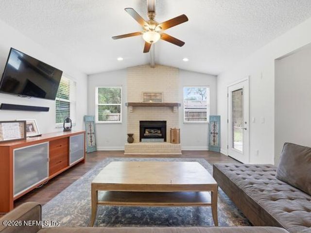 17 OAKS Drive, Jacksonville Beach, FL 32250