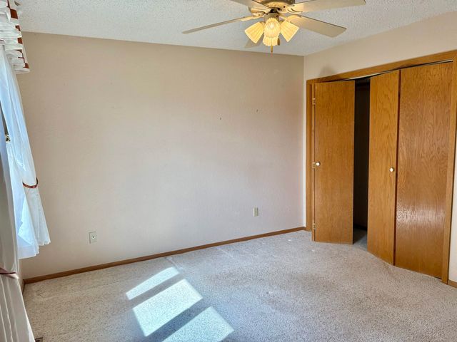 1705 NW 7th St, Minot, ND 58703