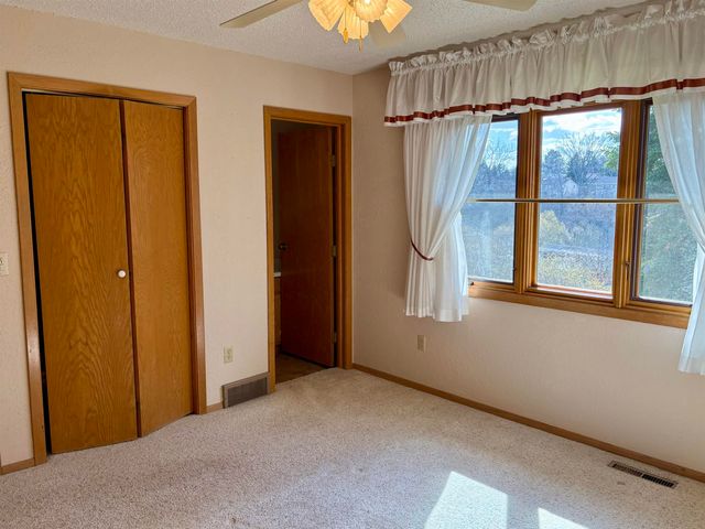 1705 NW 7th St, Minot, ND 58703