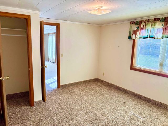 1705 NW 7th St, Minot, ND 58703