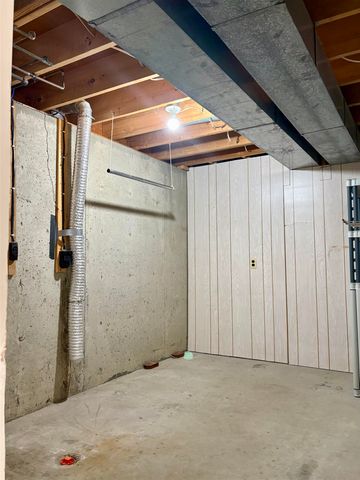 1705 NW 7th St, Minot, ND 58703