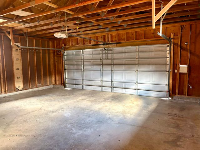 1705 NW 7th St, Minot, ND 58703