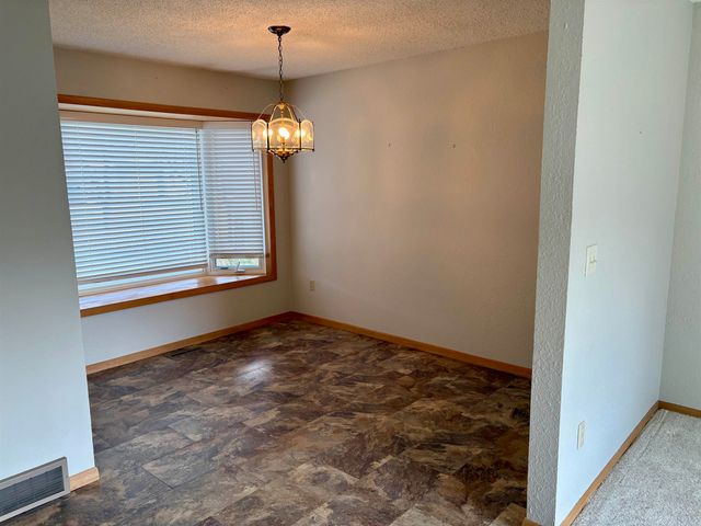 1705 NW 7th St, Minot, ND 58703