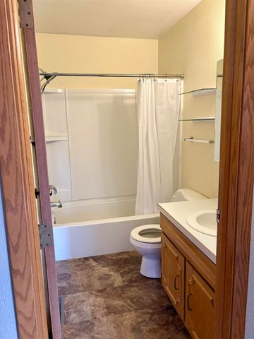 1705 NW 7th St, Minot, ND 58703
