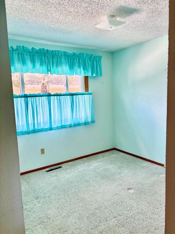 1705 NW 7th St, Minot, ND 58703
