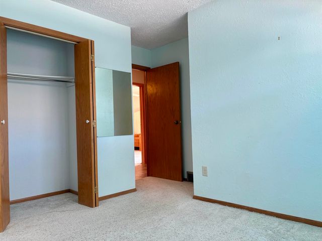 1705 NW 7th St, Minot, ND 58703