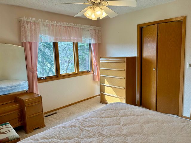 1705 NW 7th St, Minot, ND 58703
