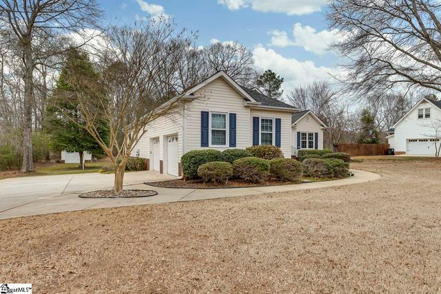 104 Camperdown Court, Easley, SC 29642