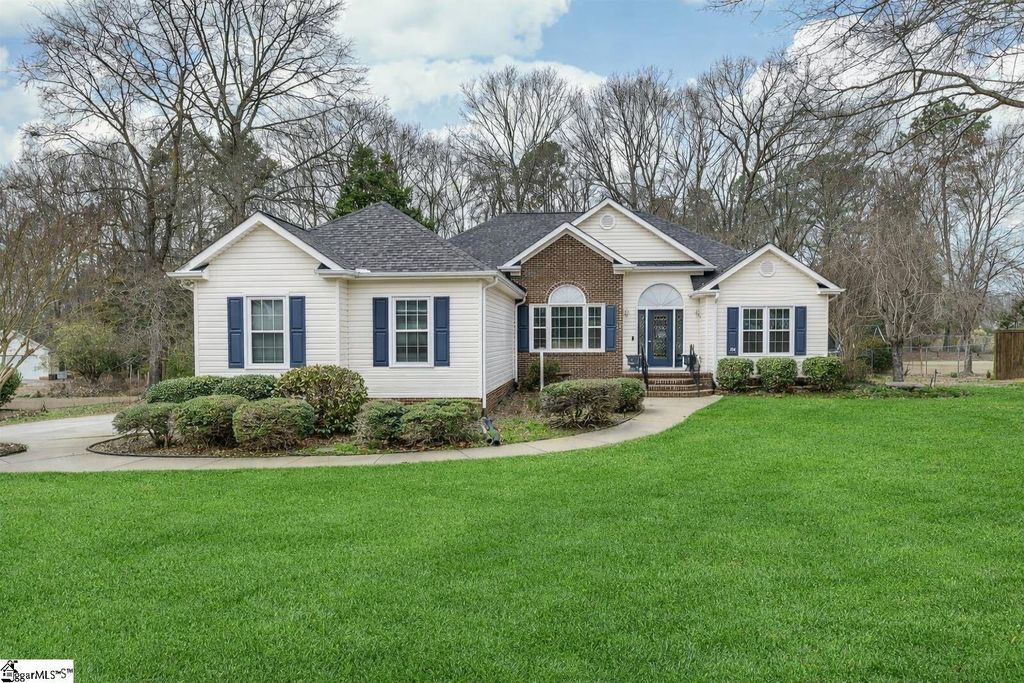 104 Camperdown Court, Easley, SC 29642