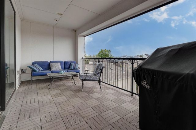 1323 Hunters Meadow Ln, Houston, TX 77055