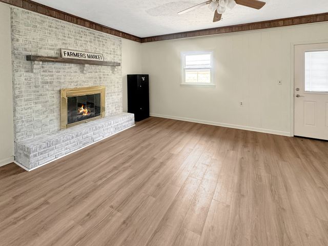 75 Towering Oaks Dr, Tennessee Ridge, TN 37178