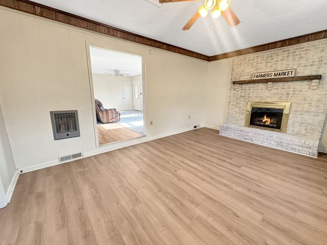 75 Towering Oaks Dr, Tennessee Ridge, TN 37178