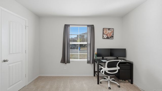 925 Nodding Nixie, Seguin, TX 78155