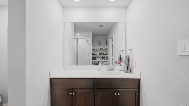 925 Nodding Nixie, Seguin, TX 78155