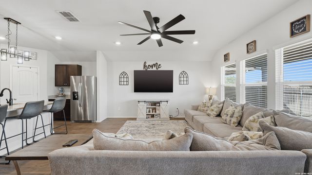 925 Nodding Nixie, Seguin, TX 78155