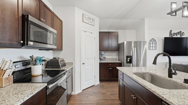 925 Nodding Nixie, Seguin, TX 78155