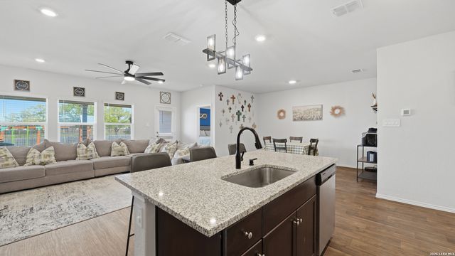 925 Nodding Nixie, Seguin, TX 78155