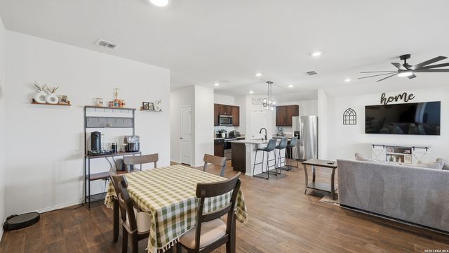 925 Nodding Nixie, Seguin, TX 78155