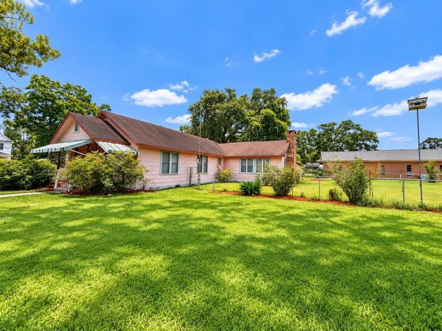 104 Flowers Street, Dayton, TX 77535