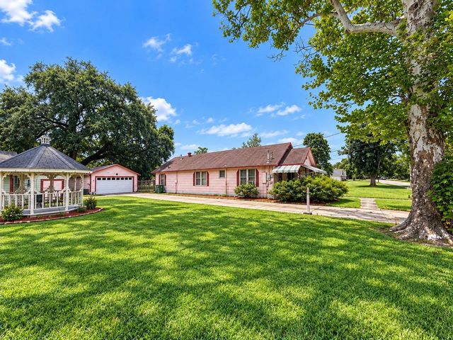 104 Flowers Street, Dayton, TX 77535