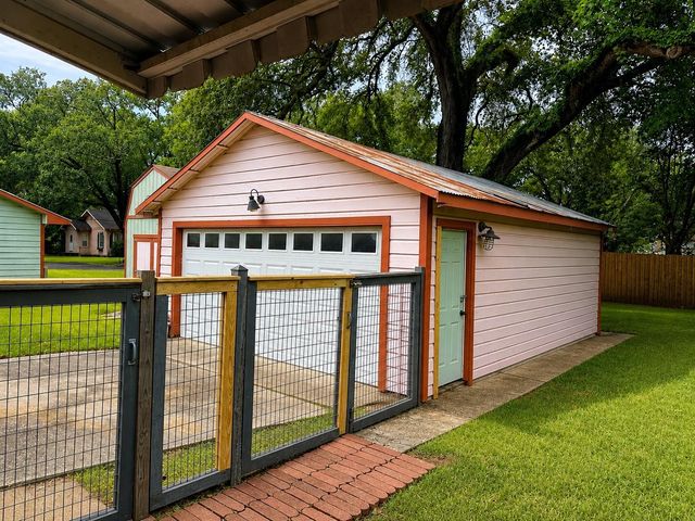 104 Flowers Street, Dayton, TX 77535