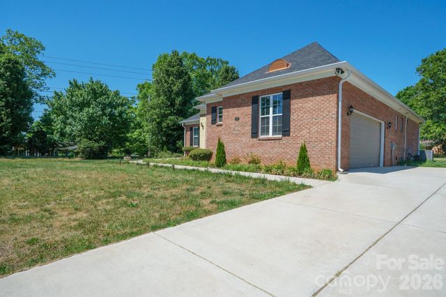 101 Long Meadows Drive, Kings Mountain, NC 28086