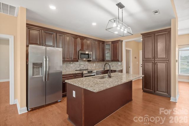 101 Long Meadows Drive, Kings Mountain, NC 28086