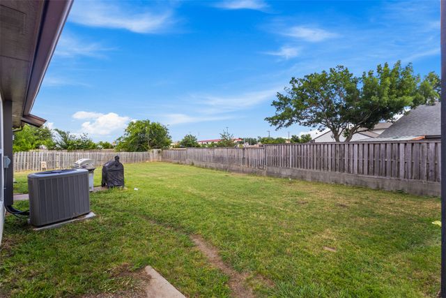 8800 Crestbrook Drive, Fort Worth, TX 76179