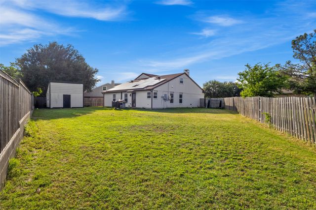 8800 Crestbrook Drive, Fort Worth, TX 76179