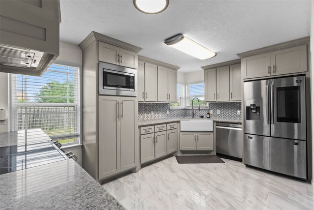 8800 Crestbrook Drive, Fort Worth, TX 76179