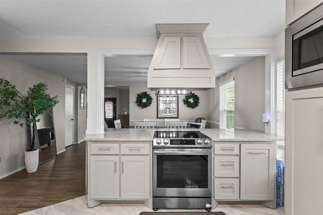 8800 Crestbrook Drive, Fort Worth, TX 76179