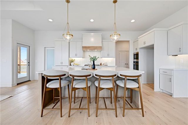 10026 Aurora Street, Lenexa, KS 66220