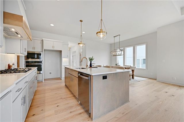 10026 Aurora Street, Lenexa, KS 66220