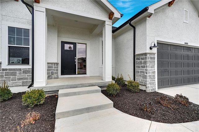 10026 Aurora Street, Lenexa, KS 66220