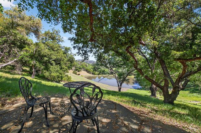 8373 Singing Hills Trl, Santa Rosa, CA 95404