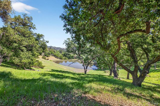 8373 Singing Hills Trl, Santa Rosa, CA 95404
