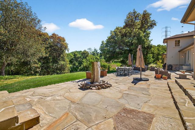 8373 Singing Hills Trl, Santa Rosa, CA 95404