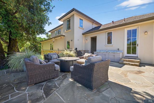 8373 Singing Hills Trl, Santa Rosa, CA 95404