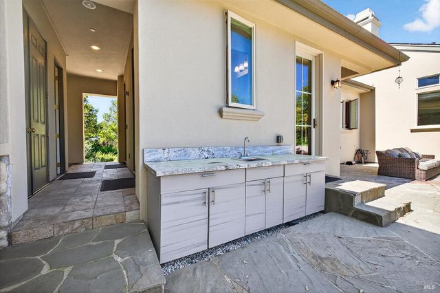 8373 Singing Hills Trl, Santa Rosa, CA 95404