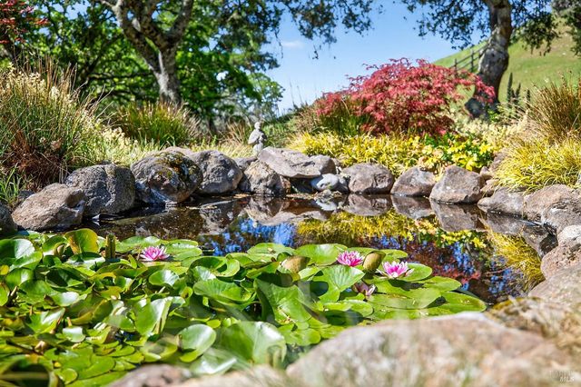 8373 Singing Hills Trl, Santa Rosa, CA 95404