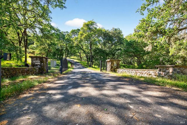 8373 Singing Hills Trl, Santa Rosa, CA 95404